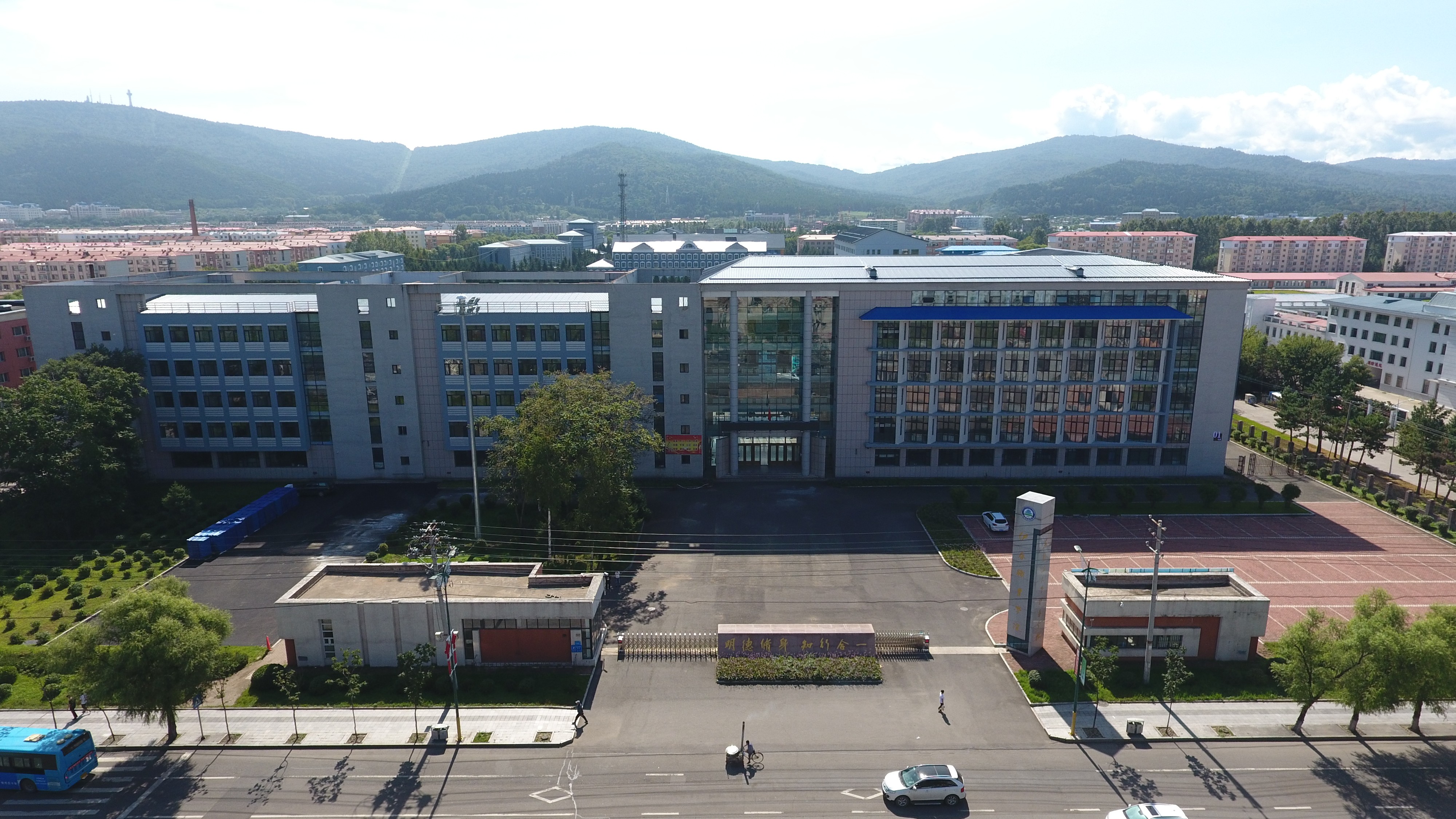 學校安裝空調節能控制器后有哪些變化？